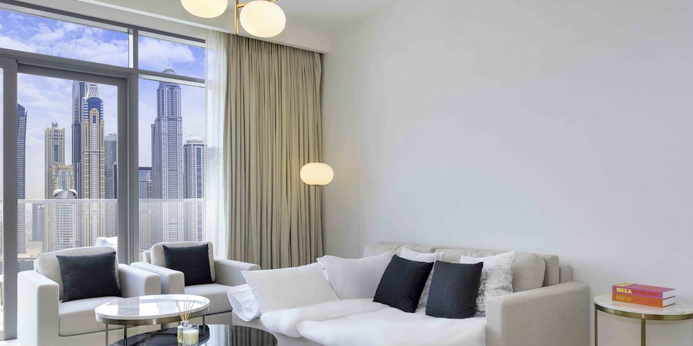 LUX The Marina Vista Beachfront Suite 2