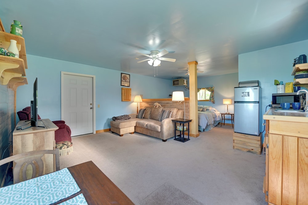 Cozy Catskills Studio Rental w/ Mountain Views!