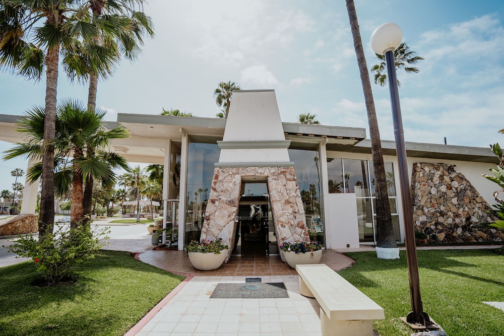 Hotel Estero Beach Hotel & Resort