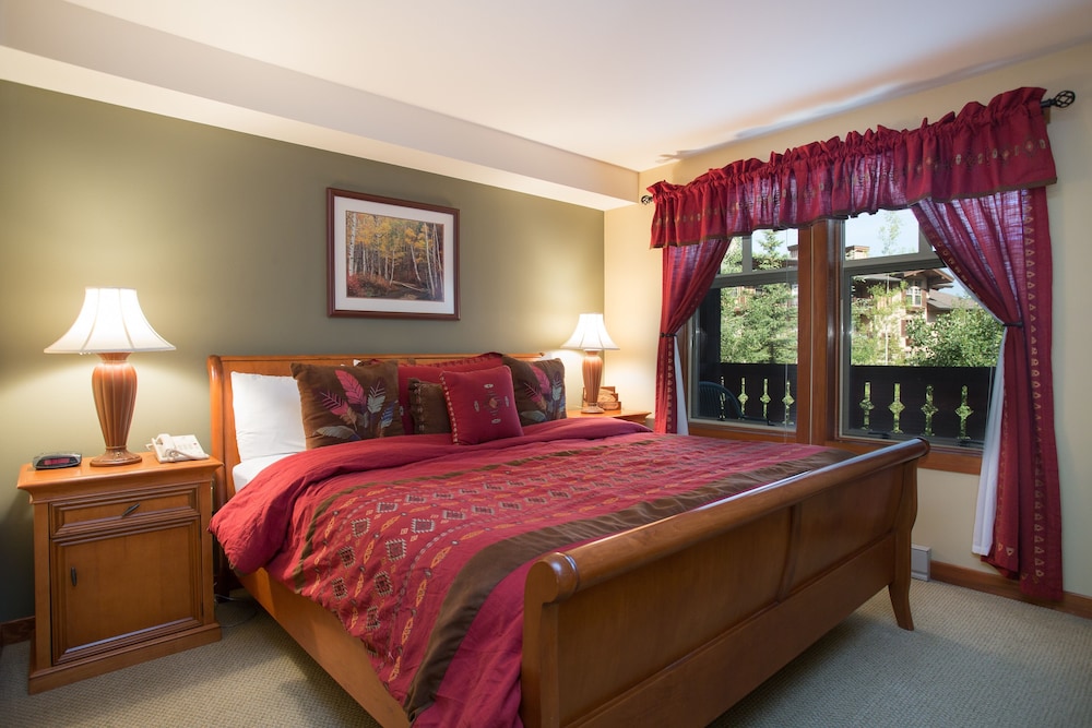 Eagle Springs East 1 & 2 Bedroom Condos