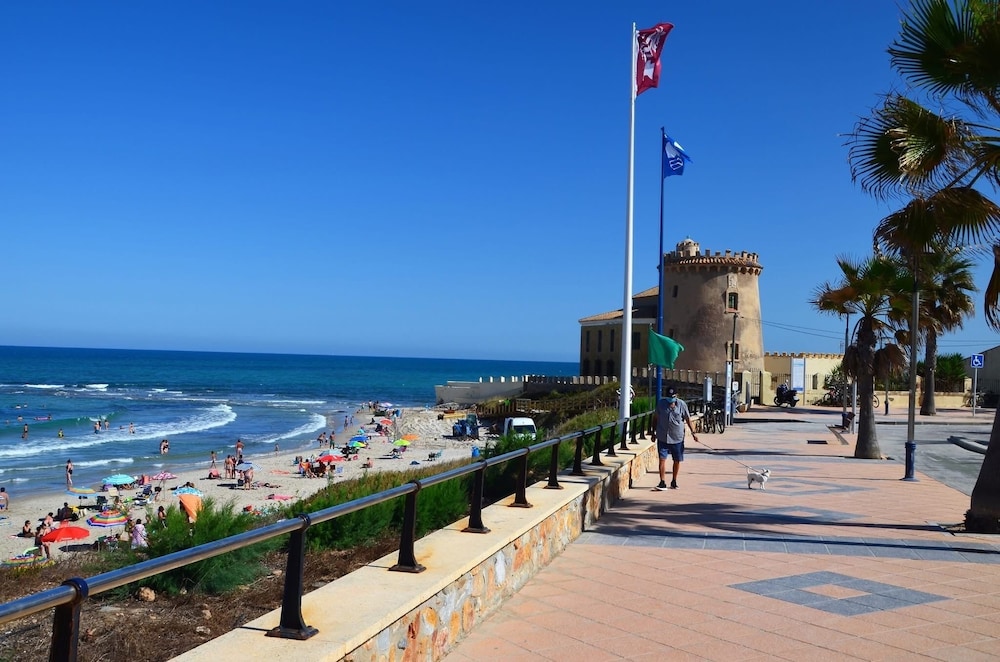 Orihuela Costa, Sleeps 6 With Roof Terrace & Pool