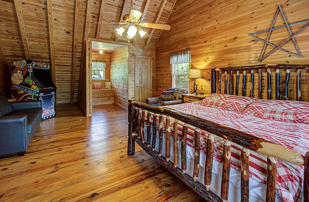 Mountain Creek #3584 by Aunt Bug's Cabin Rentals