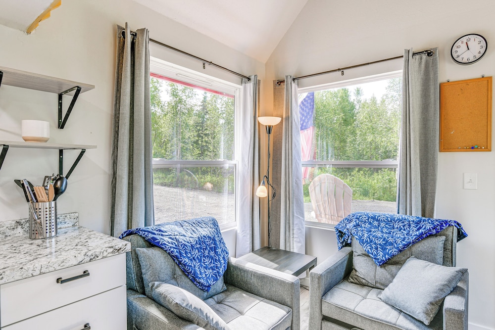 Cozy Houston Getaway w/ Fire Pit & Lake Access!