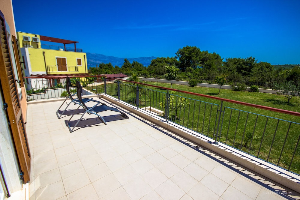 Villa Relax en Supetar — balance & terrace