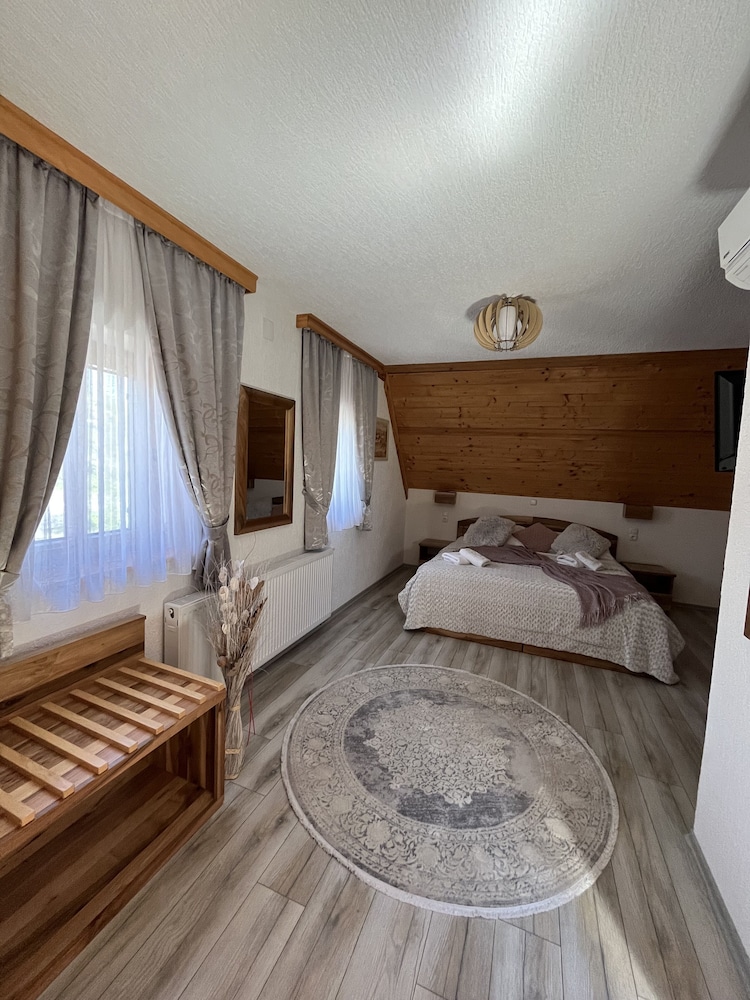 Rustic Inn River 2