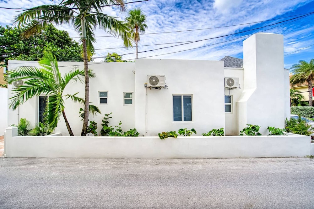 Casa Roselle 3 in Hollywood