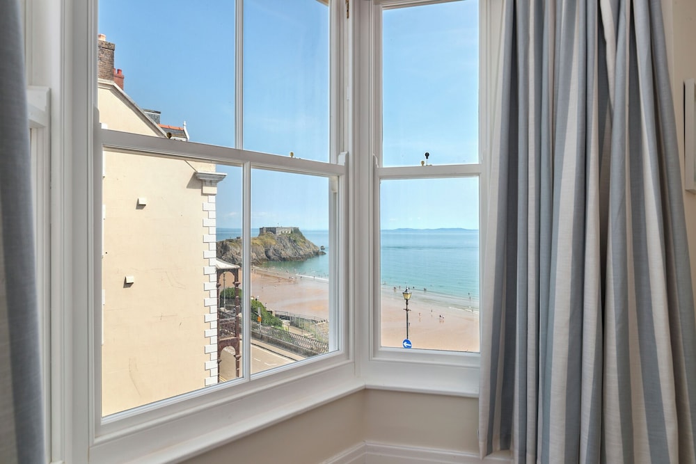 5 Paragon Court - Sea Front Apartment