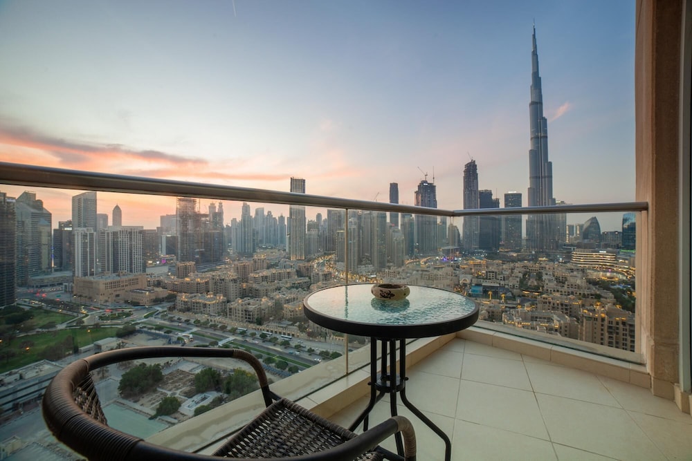 Upgraded Apartment w Stunning Burj Khalifa View