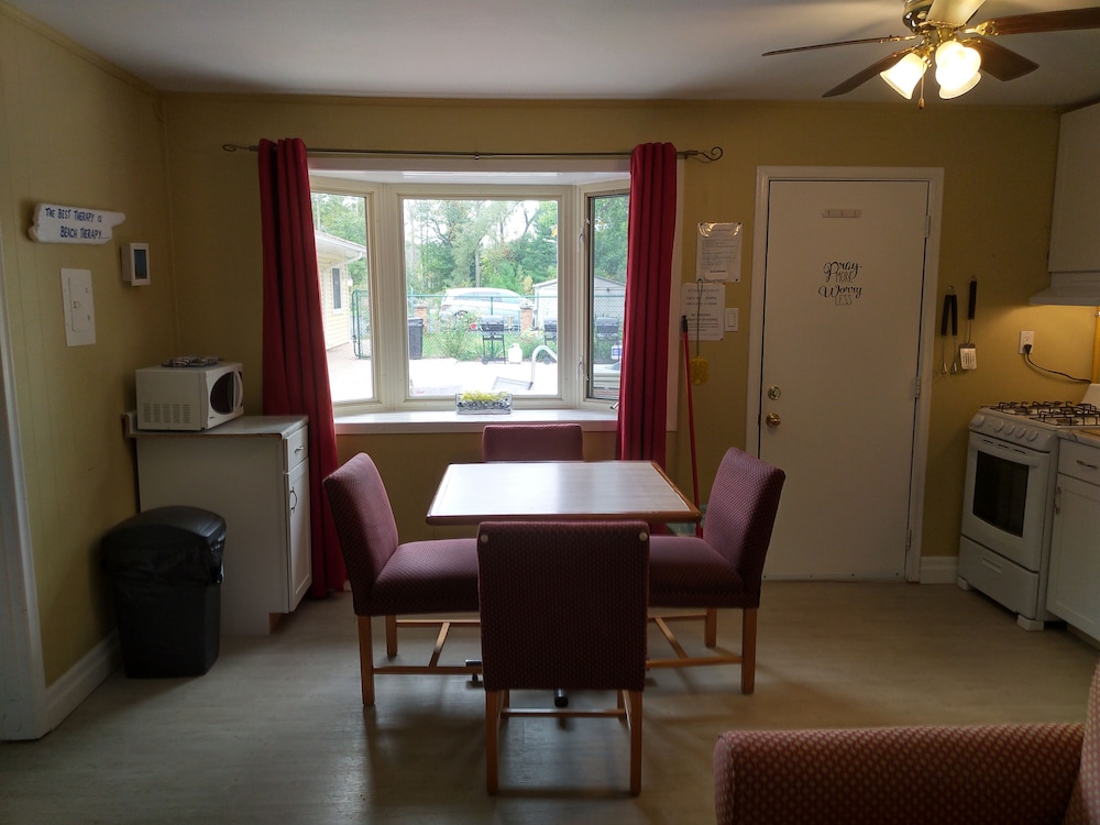 The Pinewood - Adult Getaway by the Lake