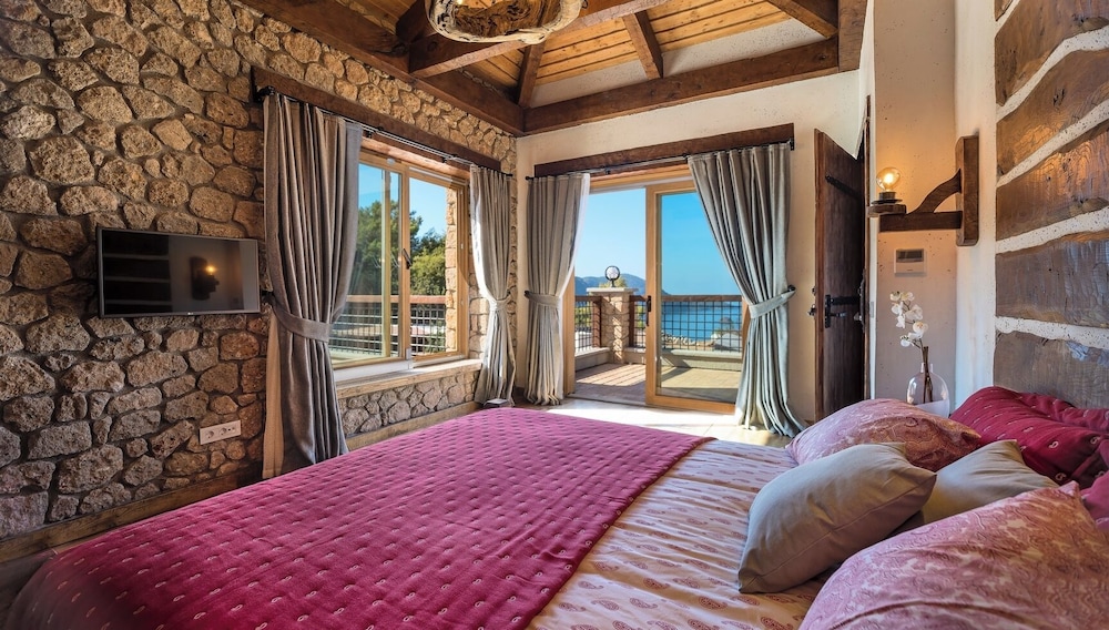 Private Island-Style Ultra Luxury Villa Estate