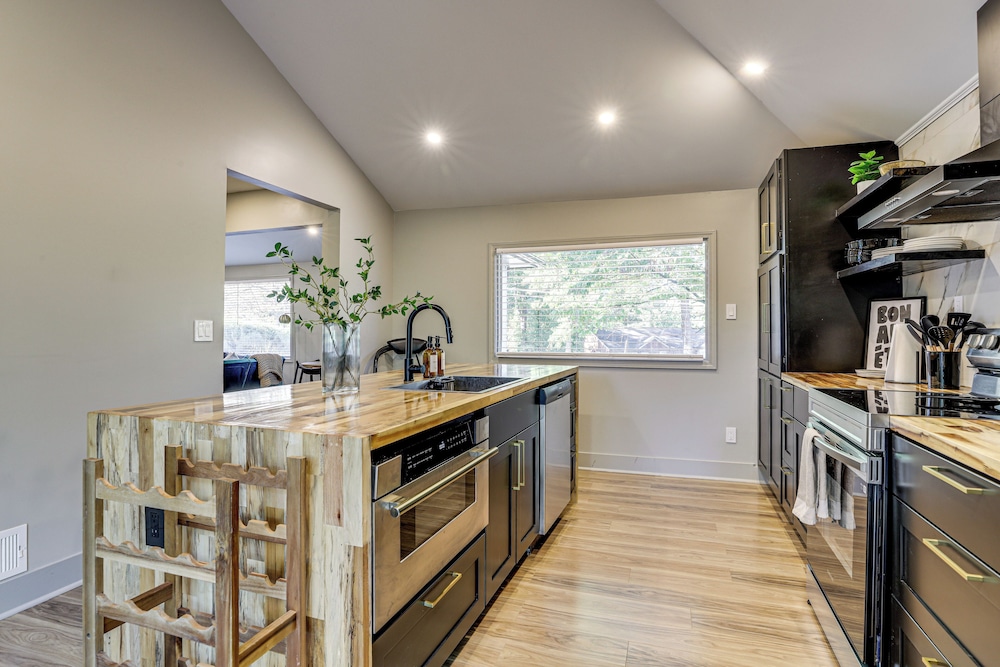 Close to Decatur Square: Family Home w/ Deck!