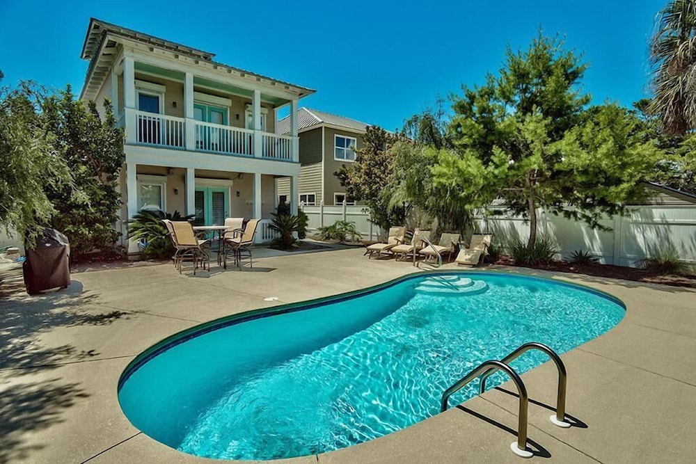SHELL OF A GOOD TIME 3 Bedroom Holiday Home by Five Star Properties