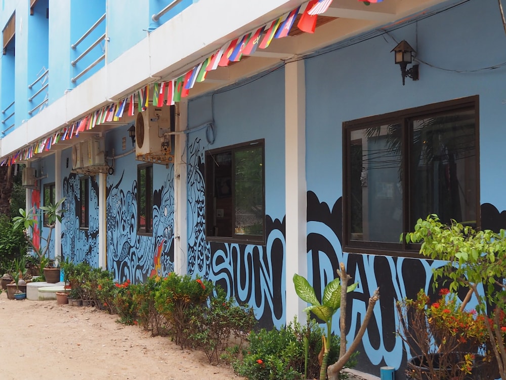 Sunset Buri hostel