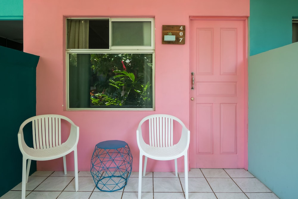 Selina Jaco - Hostel