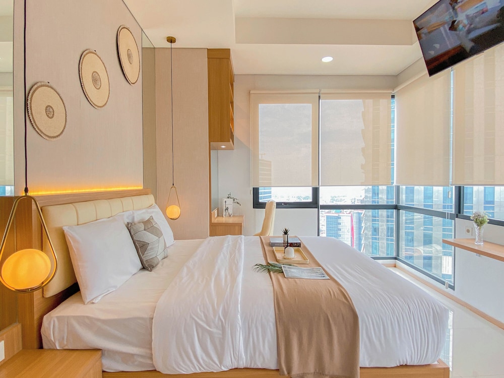 Warm Contemporary 2Br Apartment At Samara Suites
