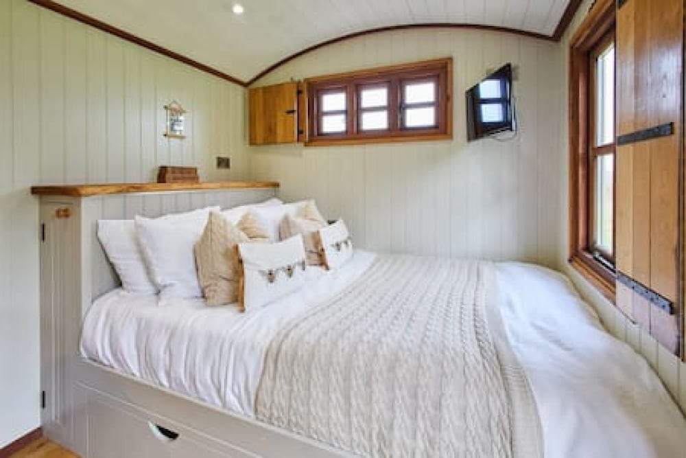 Host Stay Cwch Gwenyn view 2