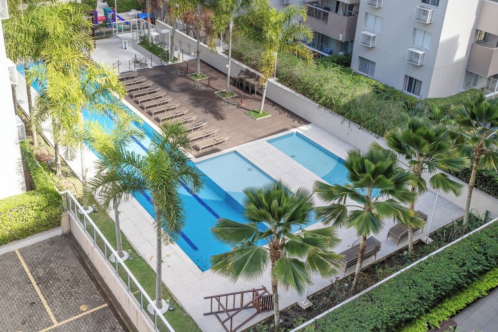 Apto c Piscina e Quadras no Recreio