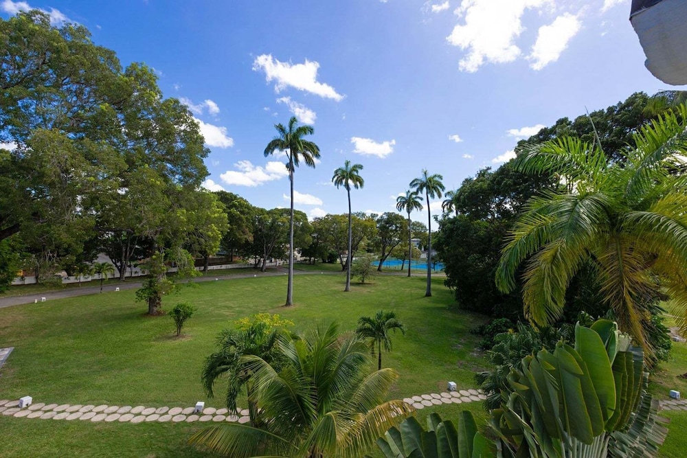 Glitter Bay Estate 414 1 Bedroom Apts