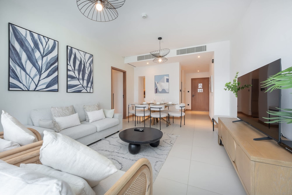 Spacious Cozy 2-bedroom Apartment in Dubai Marina