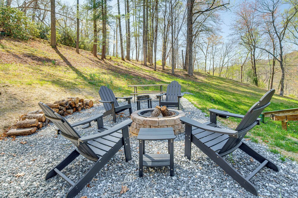 Hot Tub, Fire Pit & Creek Access: Whittier Cabin!