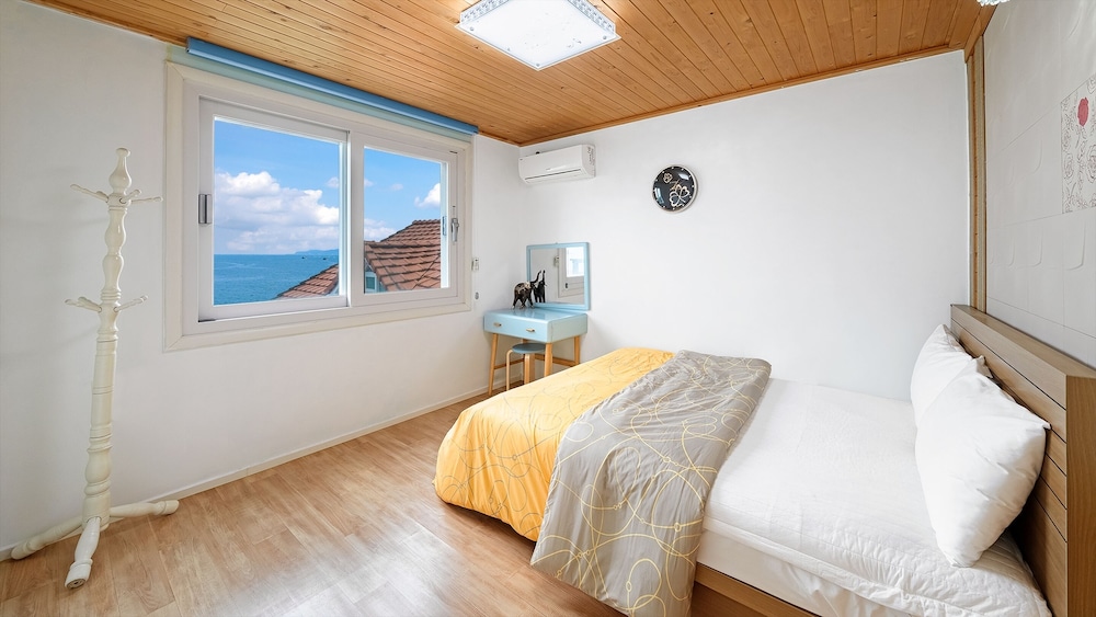 Namhae Montmartre Pension