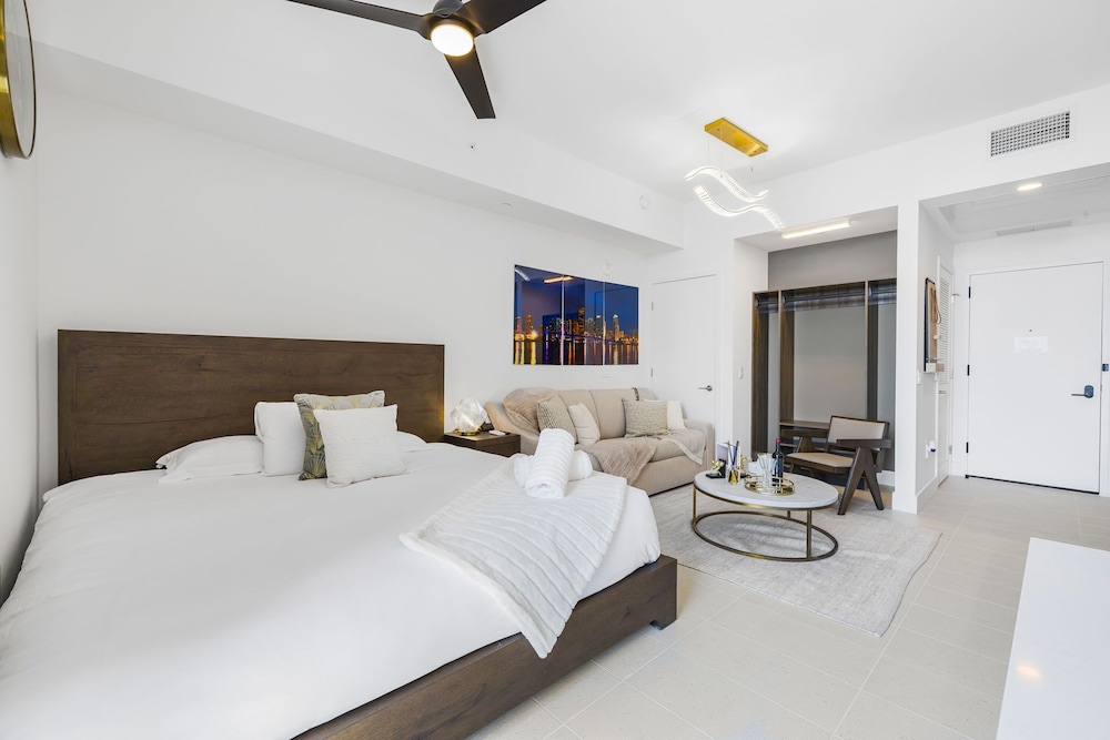 Studio with City Views in Downtown Miami
