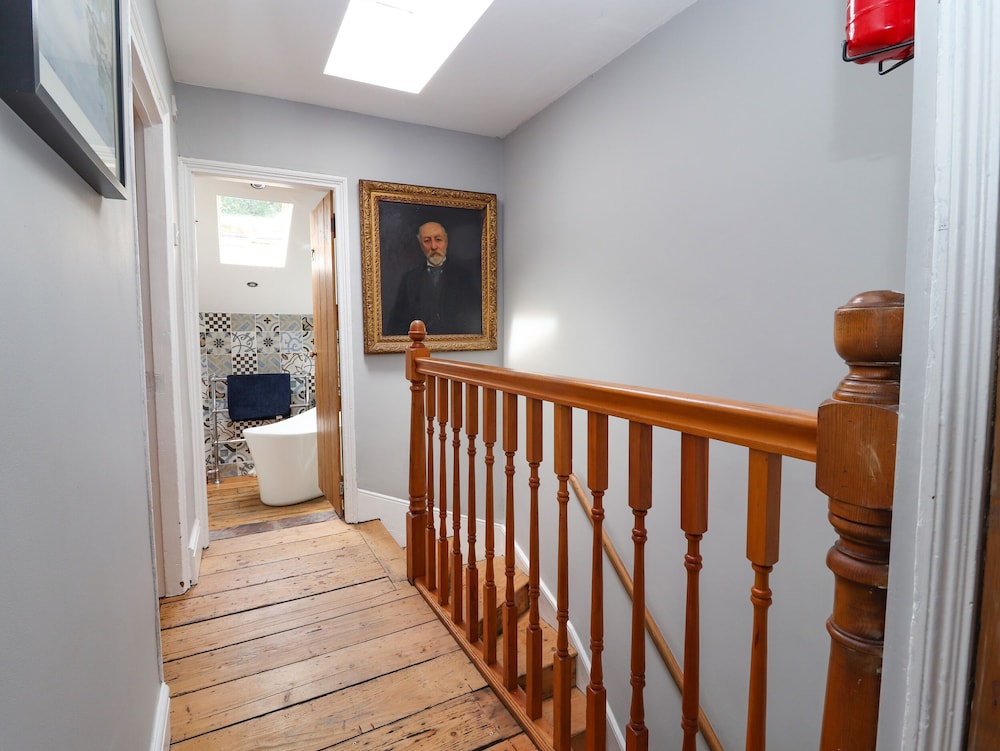 2 Ashby Place
