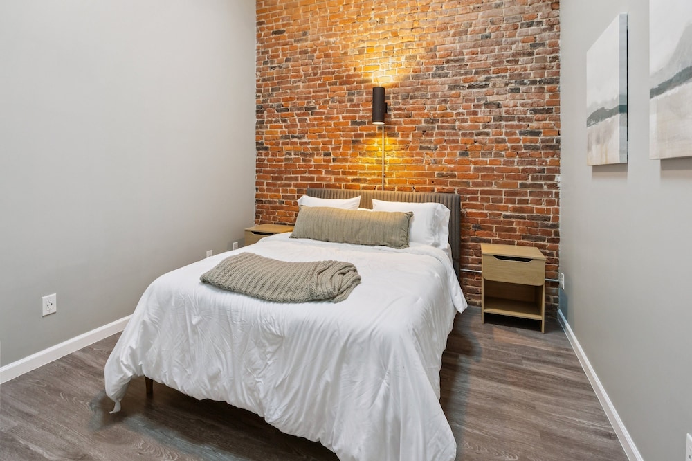 Rustic-industrial Loft With Courthouse Views 3 Bedroom Apts