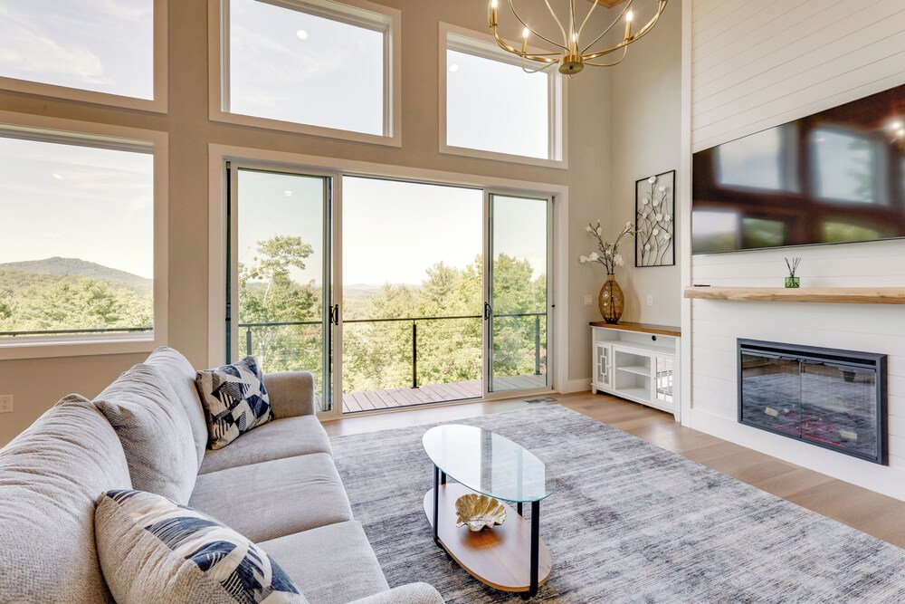 Mtn-view Decks & Fire Pit: Quiet Brasstown Escape