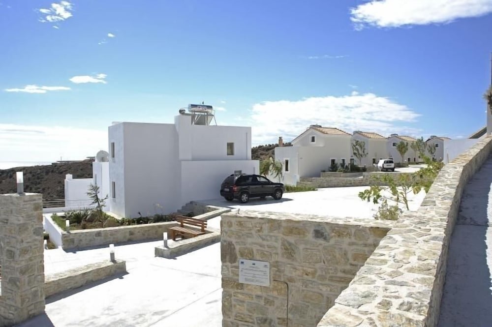 Lenikos Resort