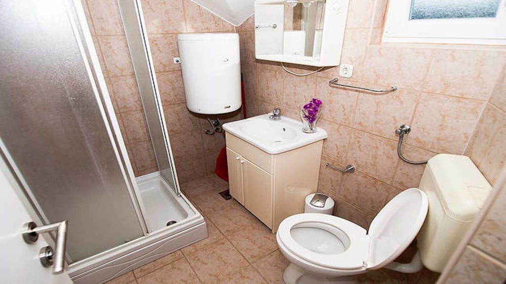Villa Mona en Rogoznica — bathroom
