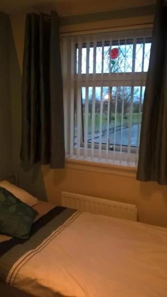 Homestay Oakridge Crescent view 3