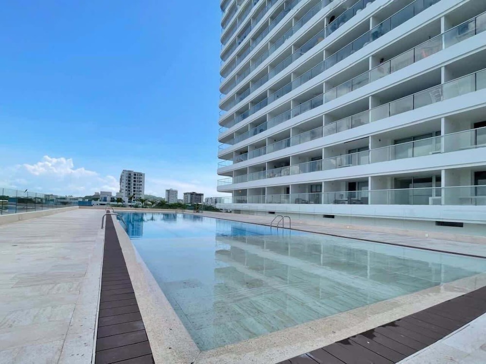 w Luxurious Loft w Balcony in Crespo