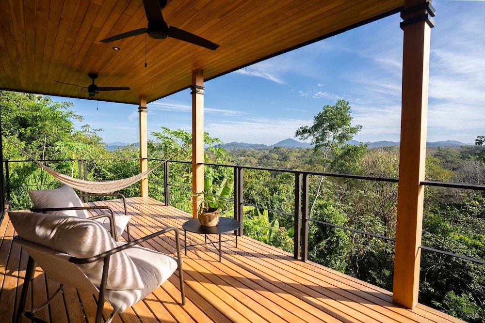 Chic 1BR Escape Breathtaking Balcony Views