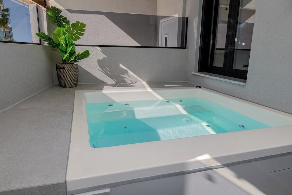 G B Urban Spa by Cretanhouses