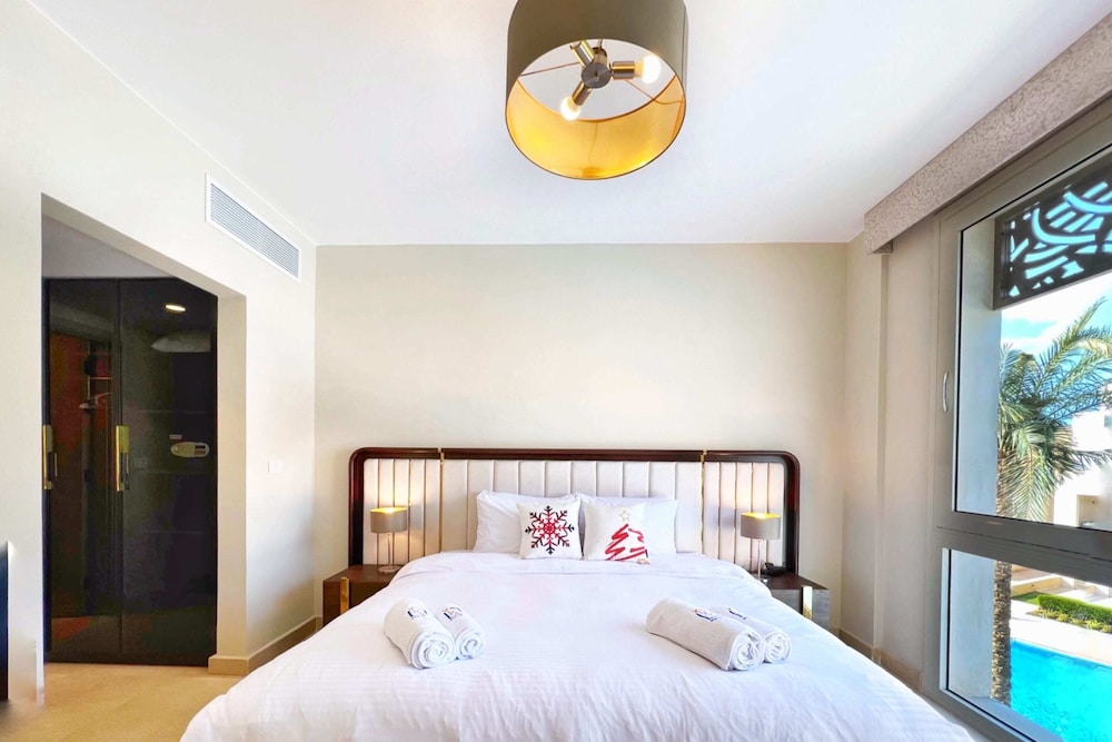 Xuru Stays I Homestyle 3BR Penthouse Pool & Beach View