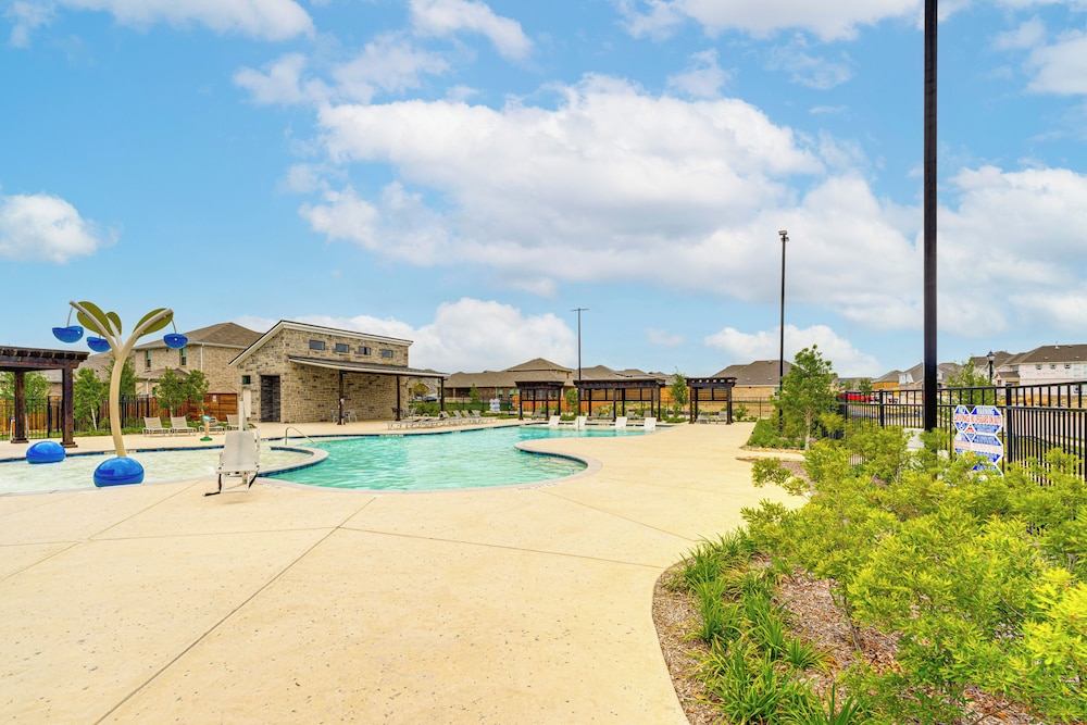 Pool Access: Modern Retreat in Lowry Crossing!