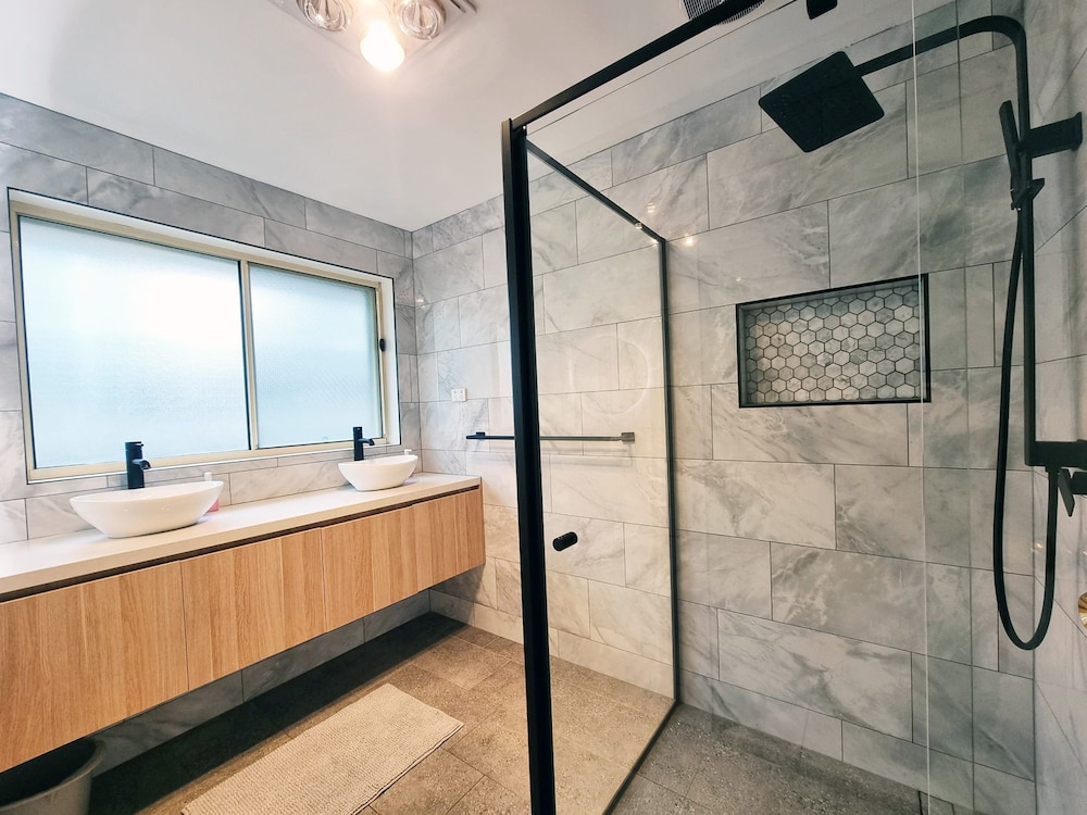 5 Bedrooms Spacious Home