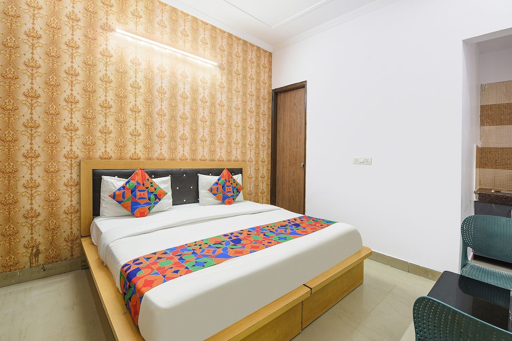 Fabhotel The Flora