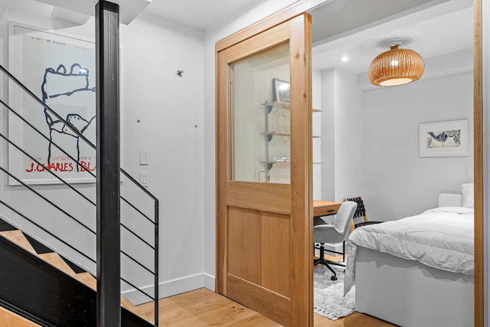 Havemeyer by Rove Travel Duplex Loft w Terrace