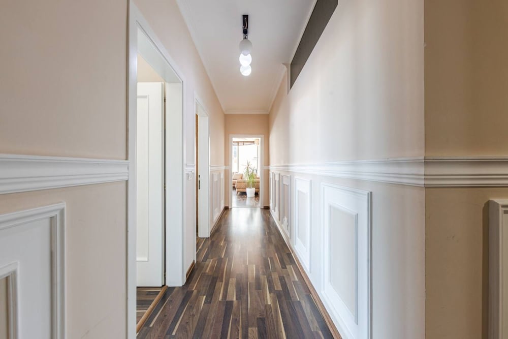 Spacious City-view Apartment Overlooking Shkod r