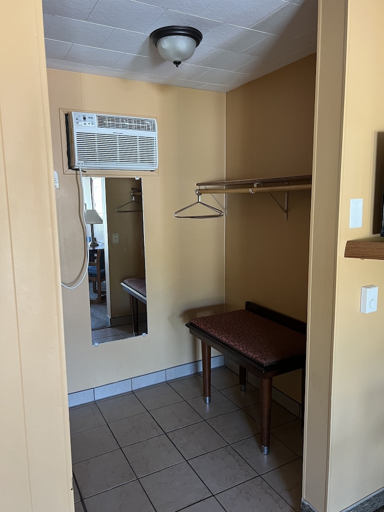 All Star Inn & Suites