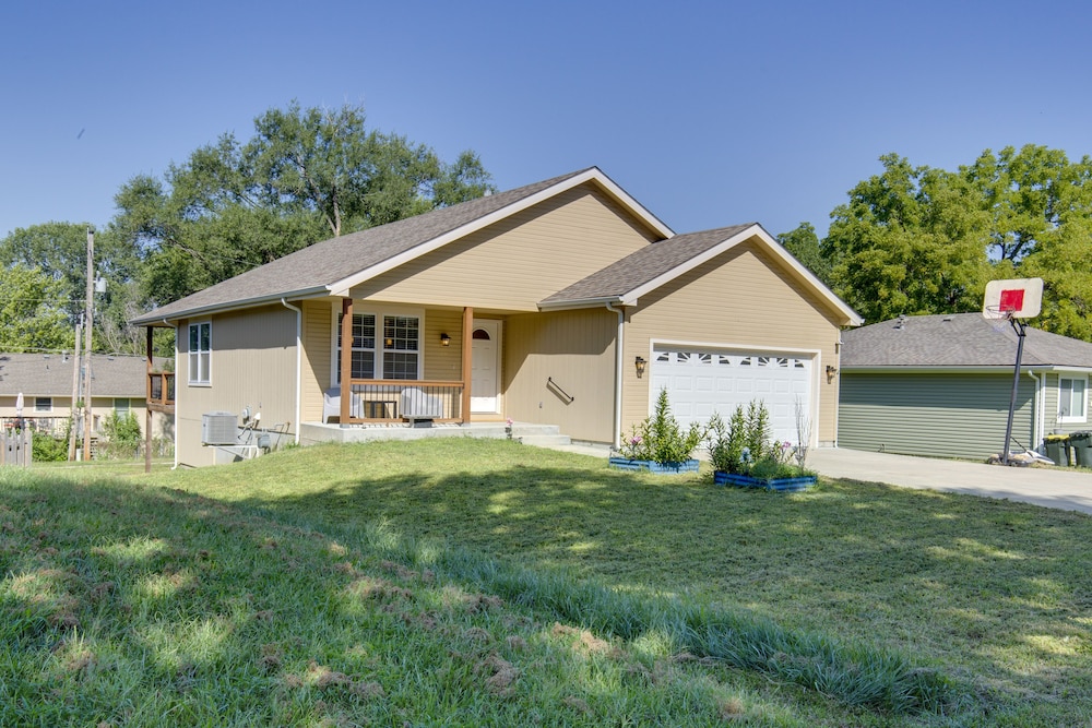 Family-friendly Lansing Home With Covered Balcony! view 5