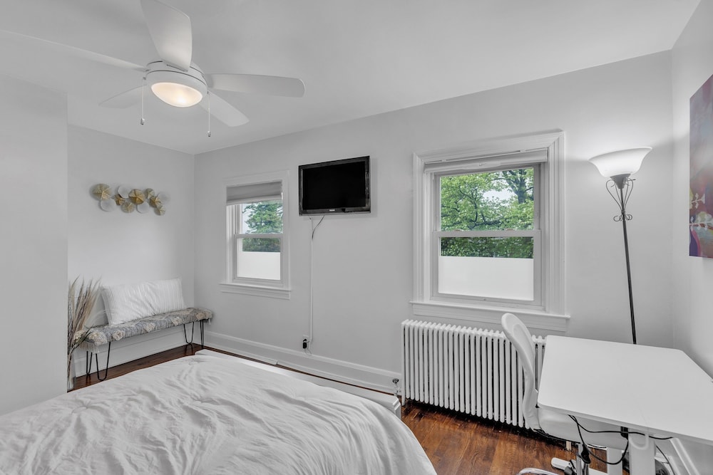Cozy Getaway Quiet Neighborhood Near Dt 2 Bedroom Townhouse