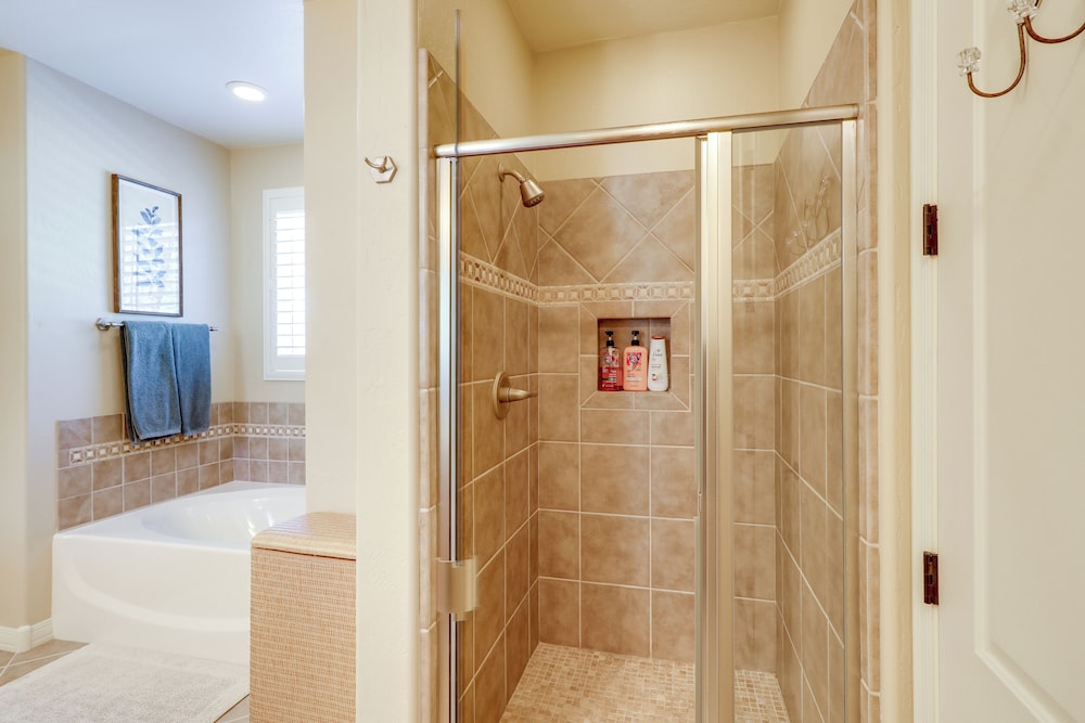 Tasteful Flagstaff Townhome w/ 2 Furnished Decks