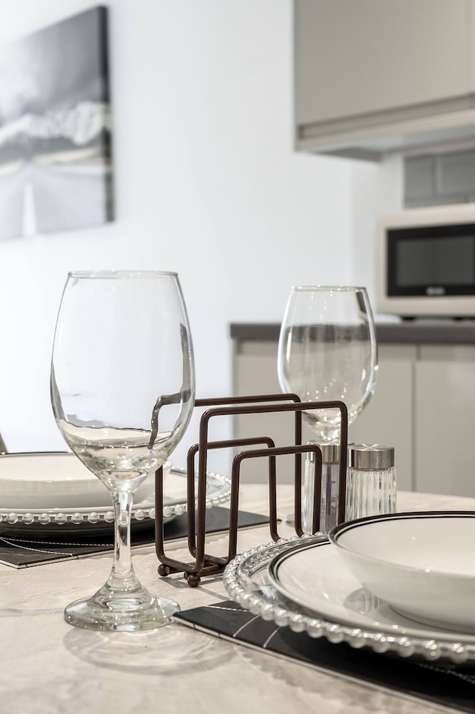 2 Bed Stylish Central Rochester Apartment Sleeps 4 Netflix Work Space