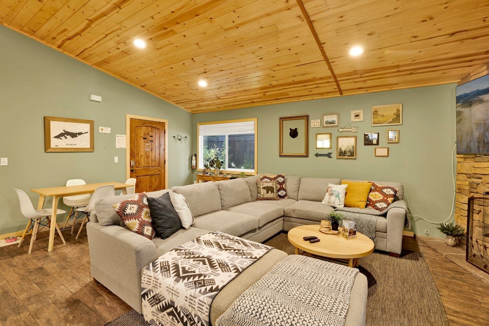 Country Club Cabin #357