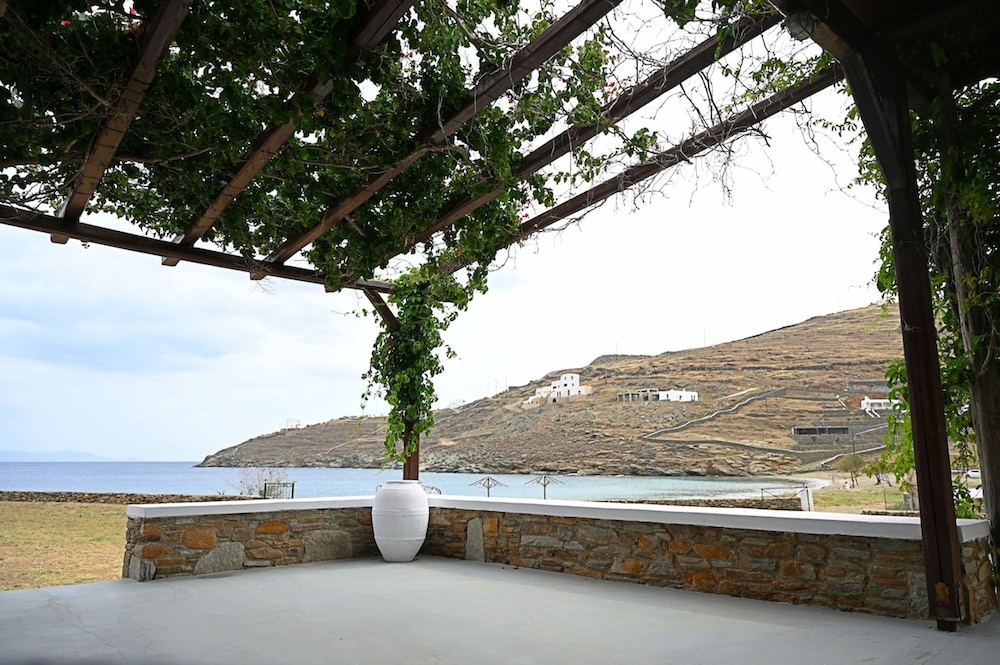 Simousi Beach House