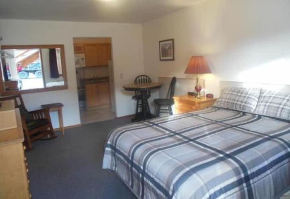 Clark Fork Lodge - Property Image 25