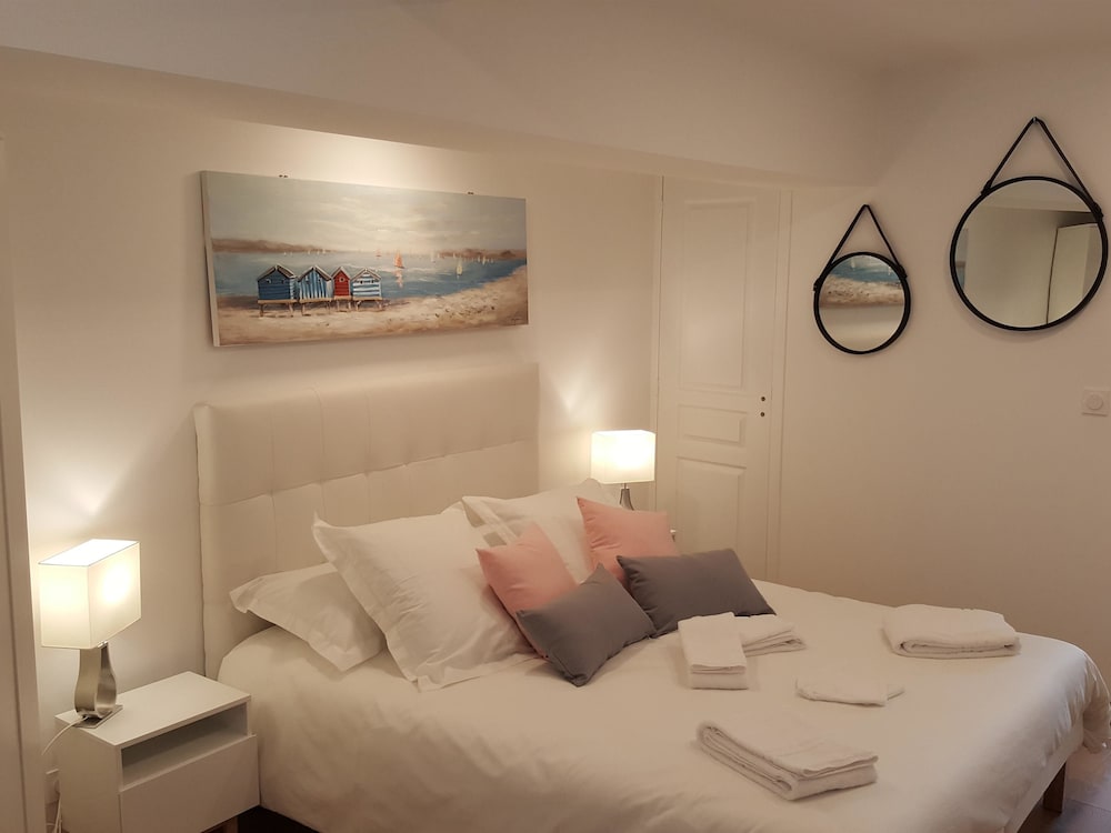 Castel Bayeux Guesthouse